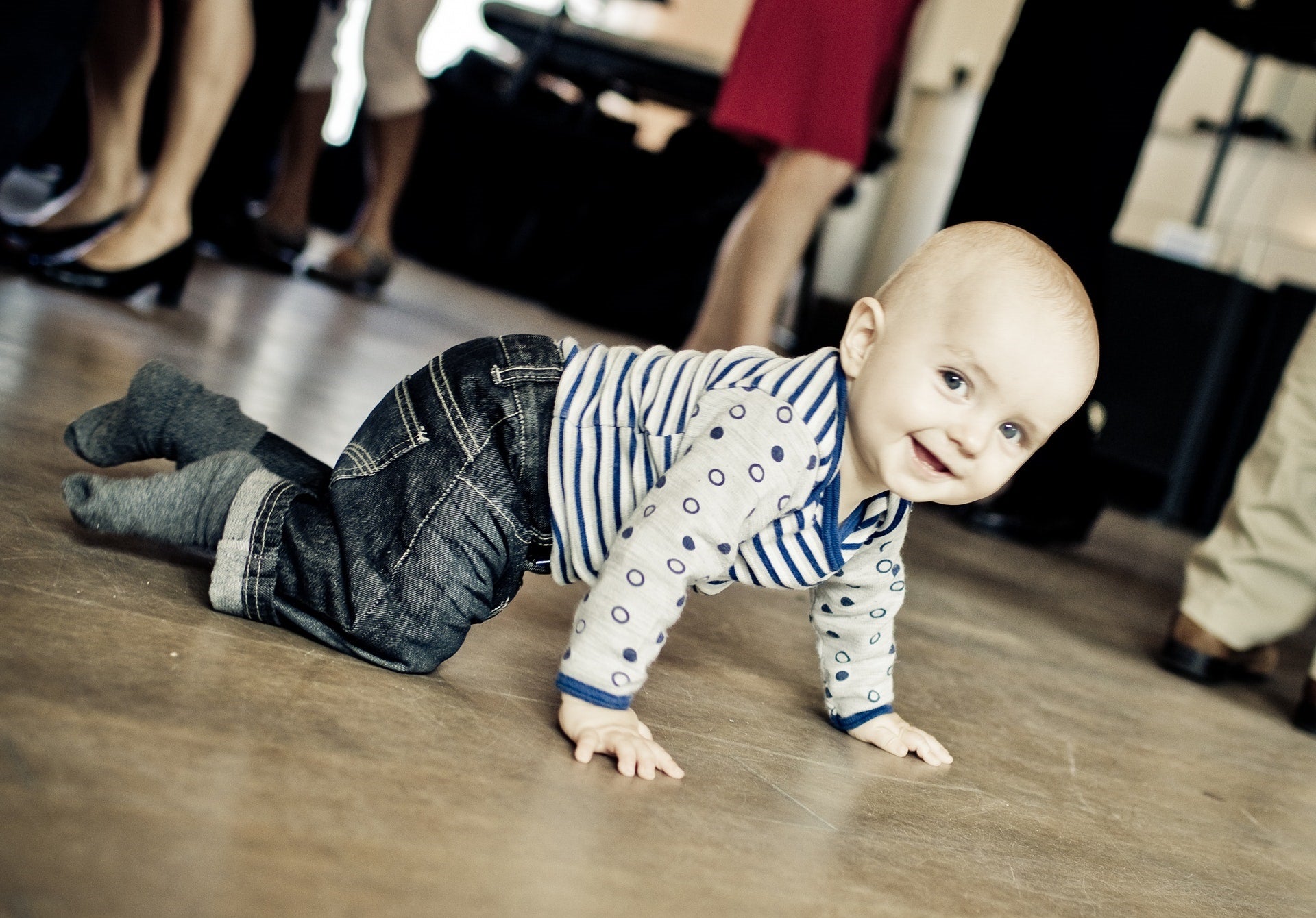 a bably crawling on the floor, smiling