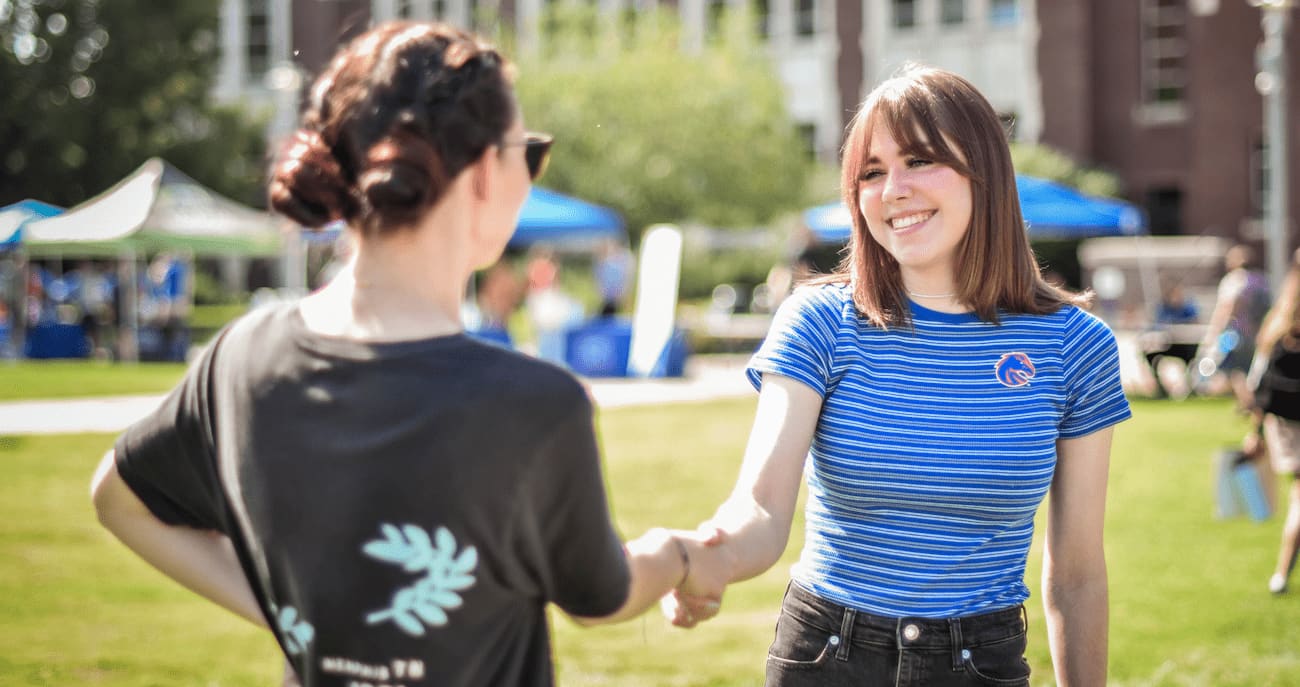 Student shaking hands with an employer at the part-time job fair