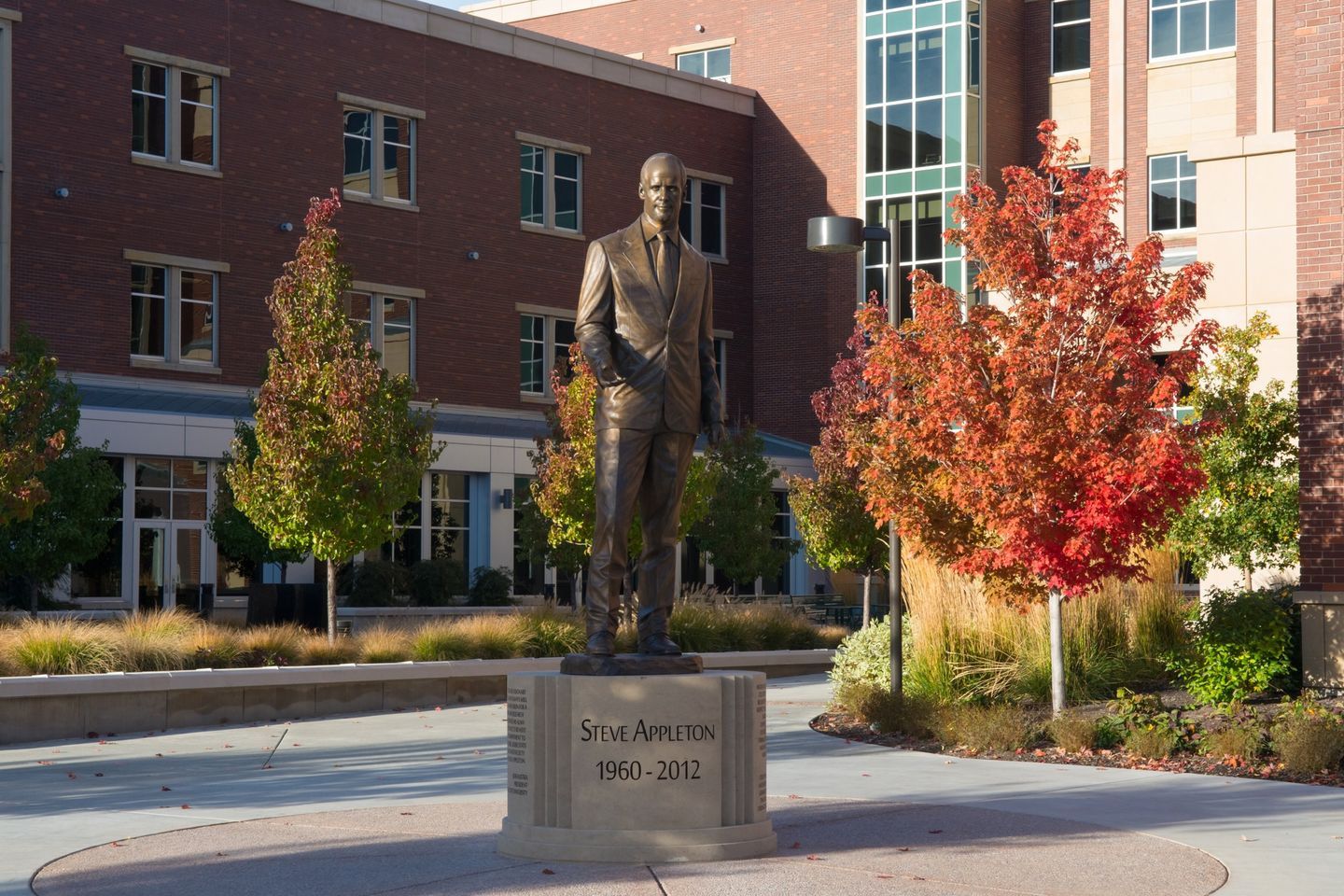 The statue of Steve Appleton, late-founder & CEO of Micron, in the courtyard of MBEB.