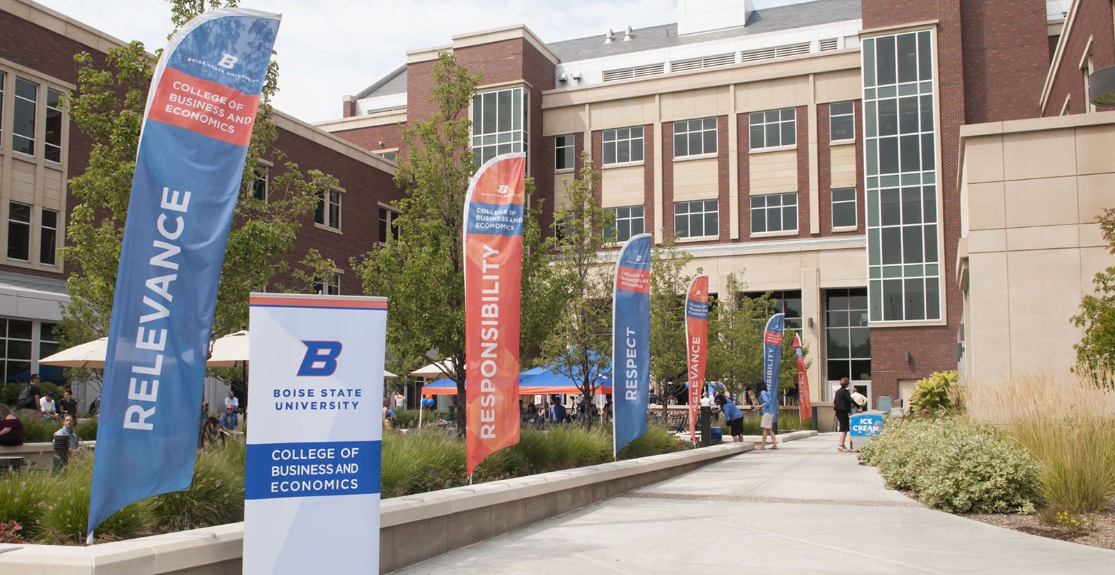 ICCU plaza in use student cookout