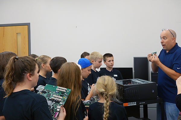 sixth graders learning about computer parts