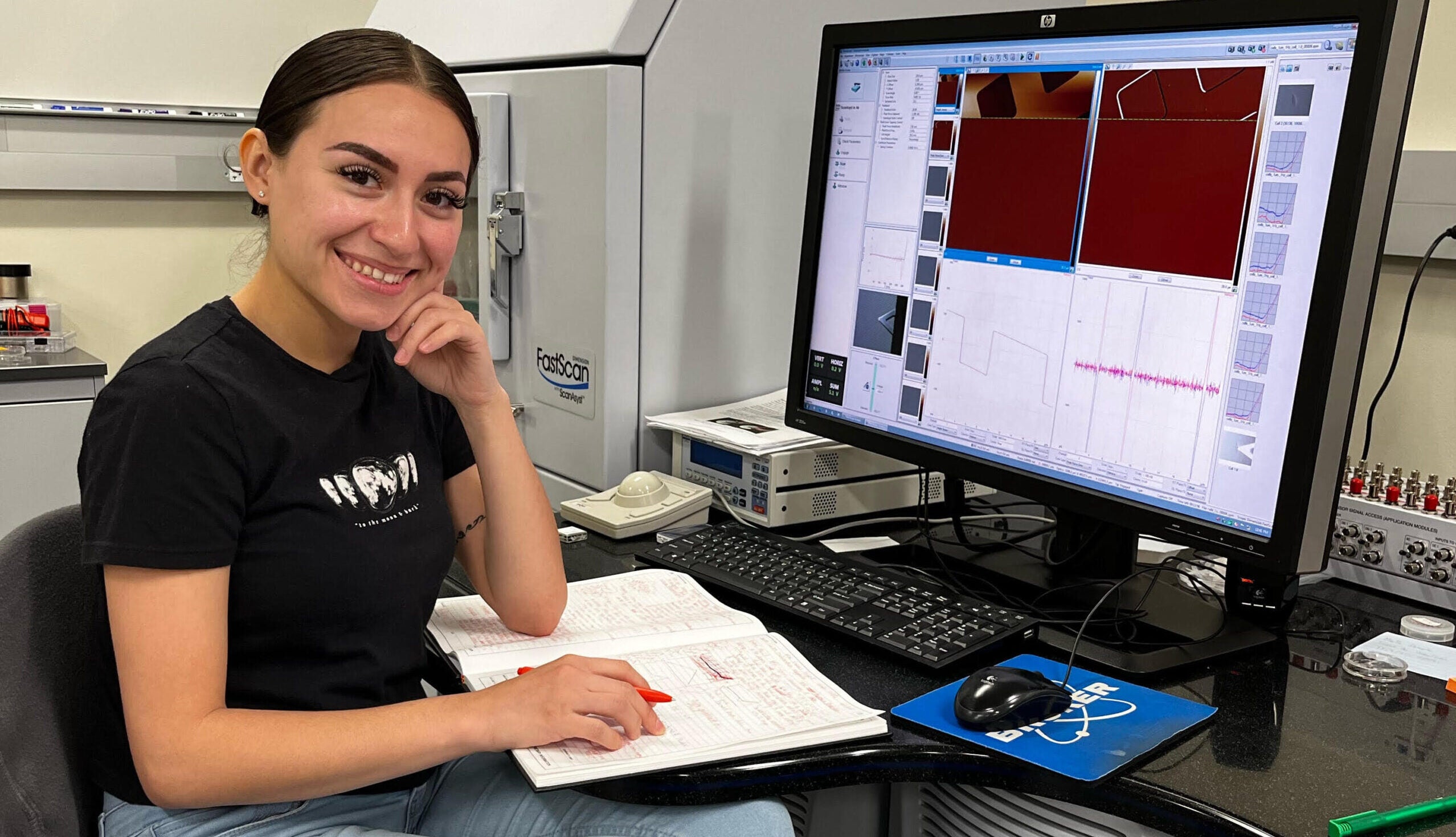 Photo of Alejandra Almaraz in lab at computer