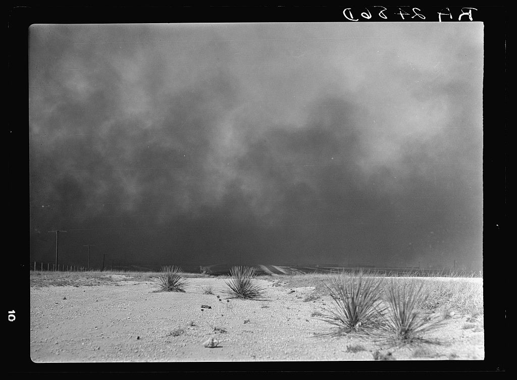 Dust storm rising during Dust Bowl