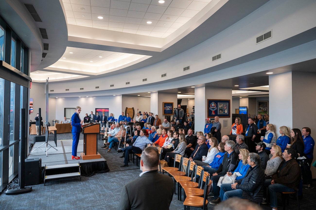 Dr. Tromp speaks at a room full of people