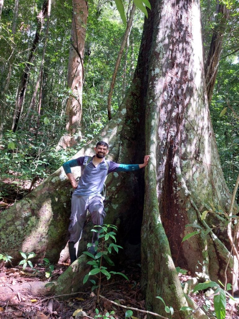 Fabio Diaz-Santos leaning against a tree in Panama