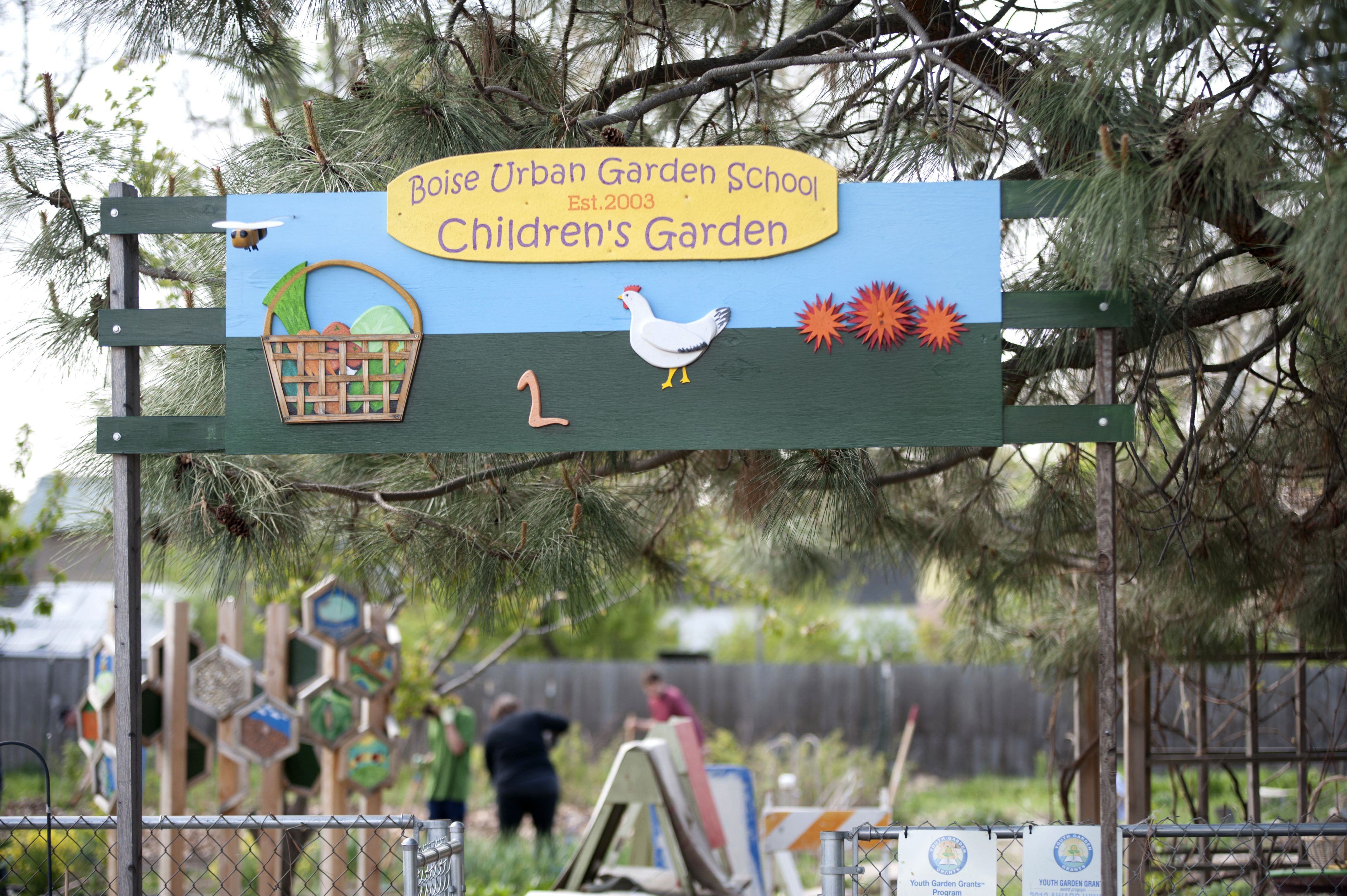 Service-Learning students, Boise Urban Garden School, Franklin Rd, Photo Patrick Sweeney