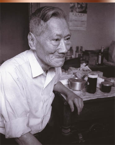 Billy Fong By the 1960s, many of Boise’s Chinese had migrated out of the cities core area. Some had moved to larger towns on the Pacific Coast or back to China, while others migrated to open lands west of the city taking up another traditional Chinese occupation, gardening. The Tong’s had slowly lost membership, making it hard to maintain the buildings or do their business. For thirty years, Billy Fong had lived in an upstairs apartment of the Hop Sing Tong Building and over those years had held every administrative office of the Tong. Billy had lived there for decades and worked at the Golden Wok restaurant as a cook. At the age of 84 he became Chinatowns last resident.