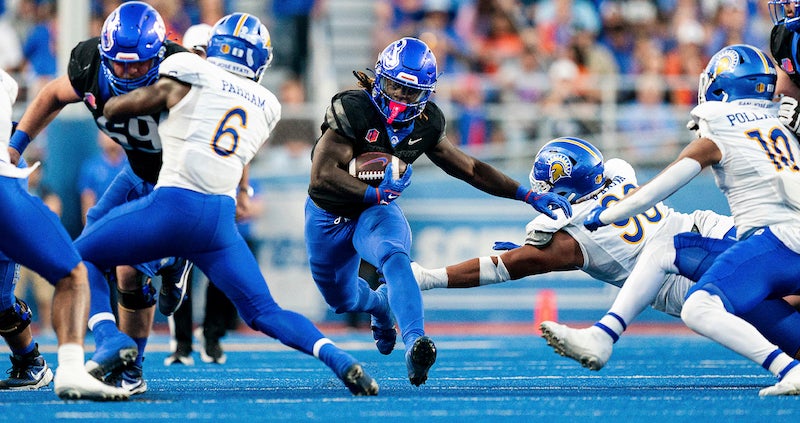 boise state football team playing on the blue turf